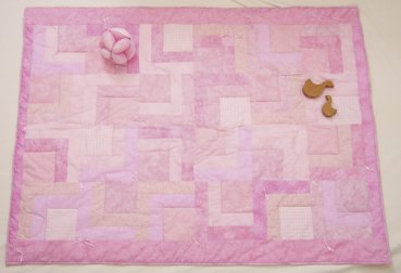 Babys 1. Patchworkdecke mit Babyball