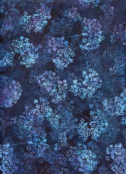 Batik, Blütenbüschel auf Blau