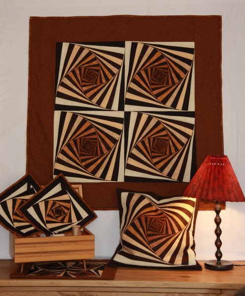 Ausstellungsstück Braune Spiralen