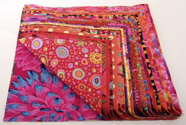 40 Layer Cake, 10 inch Quadrate, Kaffe Fassett - eher rot