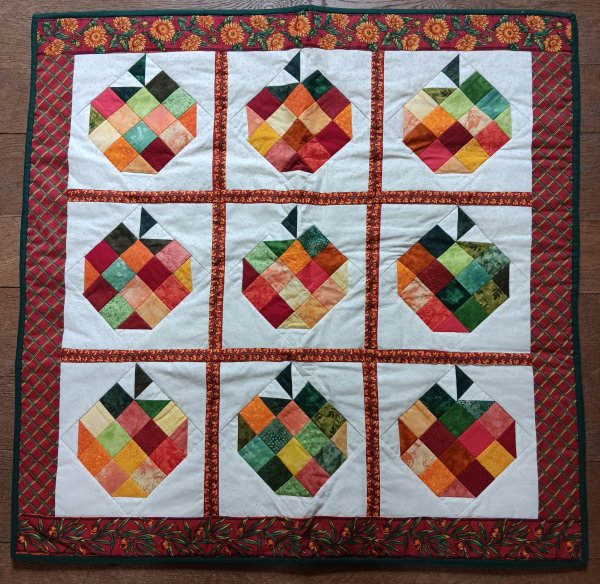 Ausstellungsstück Wandbehang Äpfel